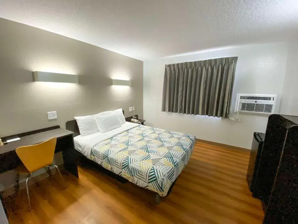 Accessible queen bed room at The Reserve Inn