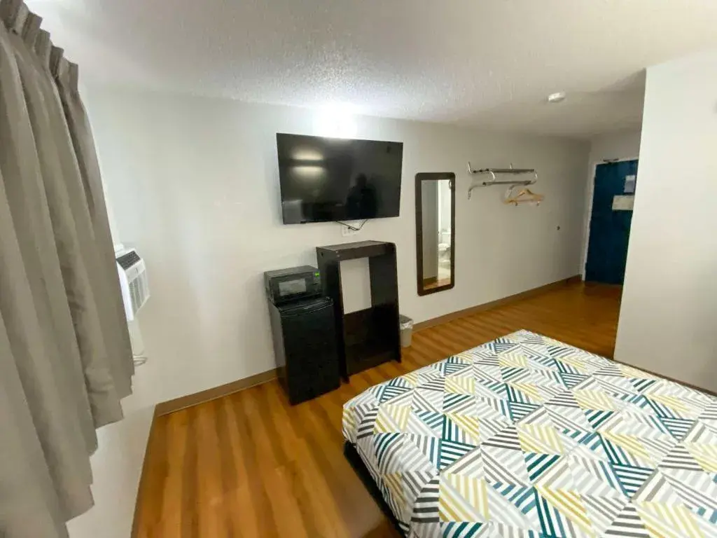 1 Queen Bed non-smoking room